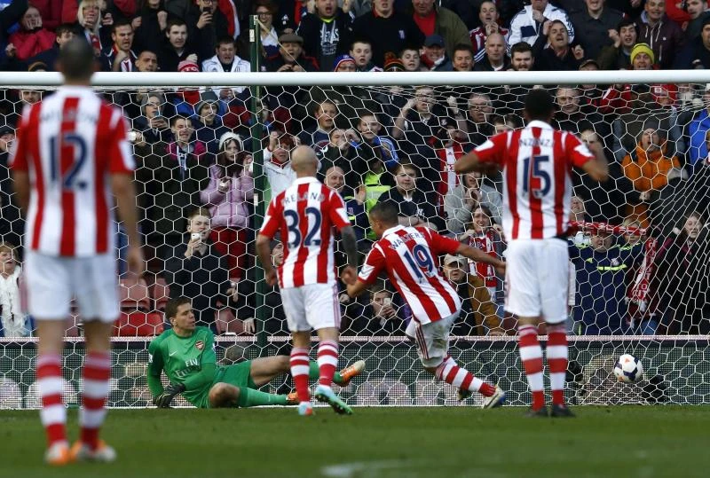 Chelsea pulls clear as Stoke stuns Gunners