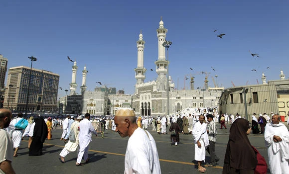 Sects divide ummah, says Haram imam