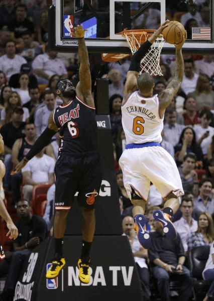 Masked James leads Heat past Knicks