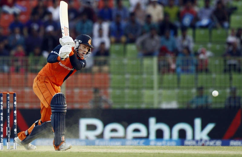 Netherlands stuns Ireland, qualifies for Super-10 stage