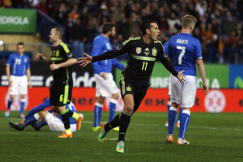 Brazil, Spain win as World Cup rivals struggle