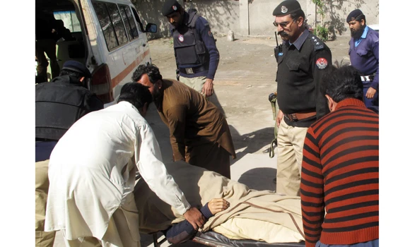 2 killed in latest attack on Pakistan polio workers