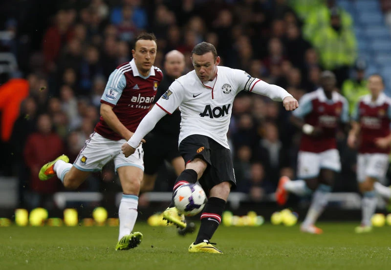 Moyes eyes derby triumph after Rooney double