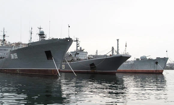 Ukraine navy chief switches allegiance to pro-Russia authorities