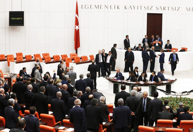 Turkey’s parliament meets to take up corruption