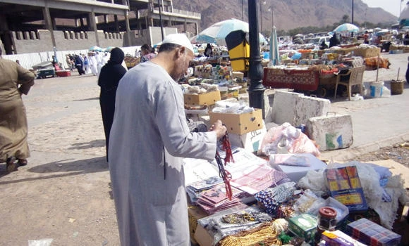 Traders turn Uhud into marketplace