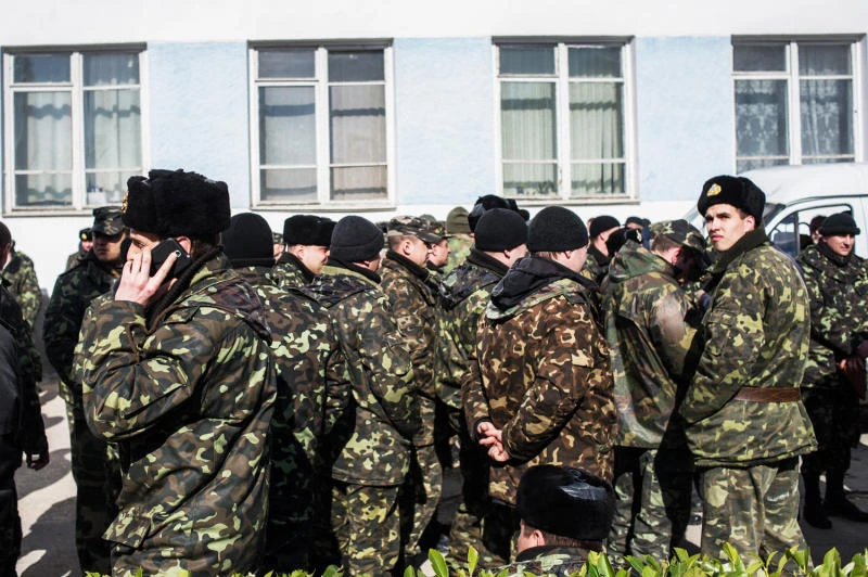 Tears and threats as Ukrainians quit navy HQ