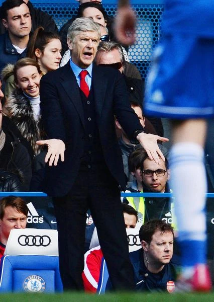 Wenger urges shattered team to respond in the right way