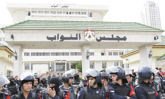 Jordanian freed after throwing shoes at PM