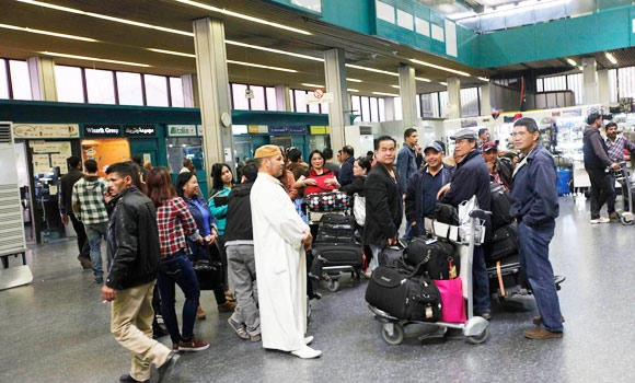 Mass strike paralyzes Benghazi; airport closed