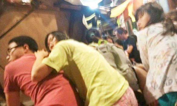 Philippines says captives are on southern island