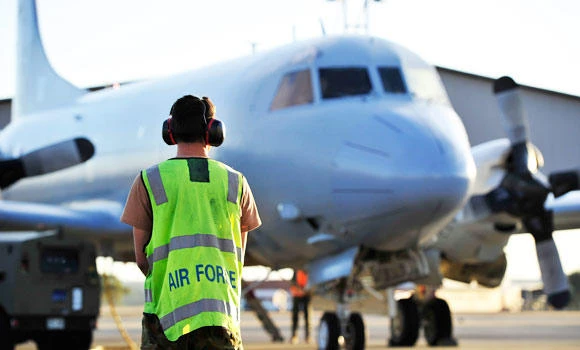 MH370 mystery: Ship hunts for more underwater signals