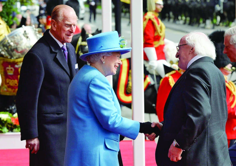 Queen welcomes Irish president on historic visit