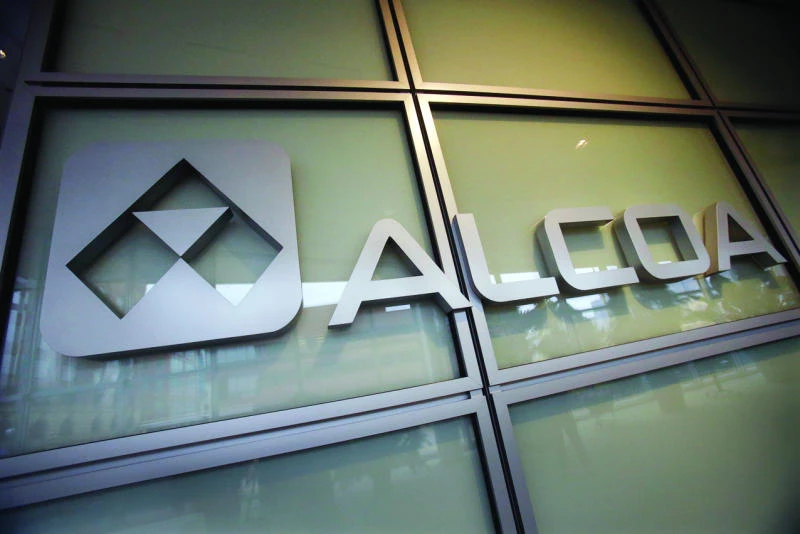 Alcoa reports loss as it shutters capacity