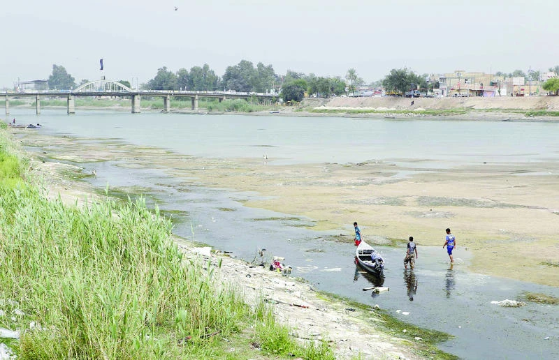 Iraqi insurgents use water as weapon after seizing dam