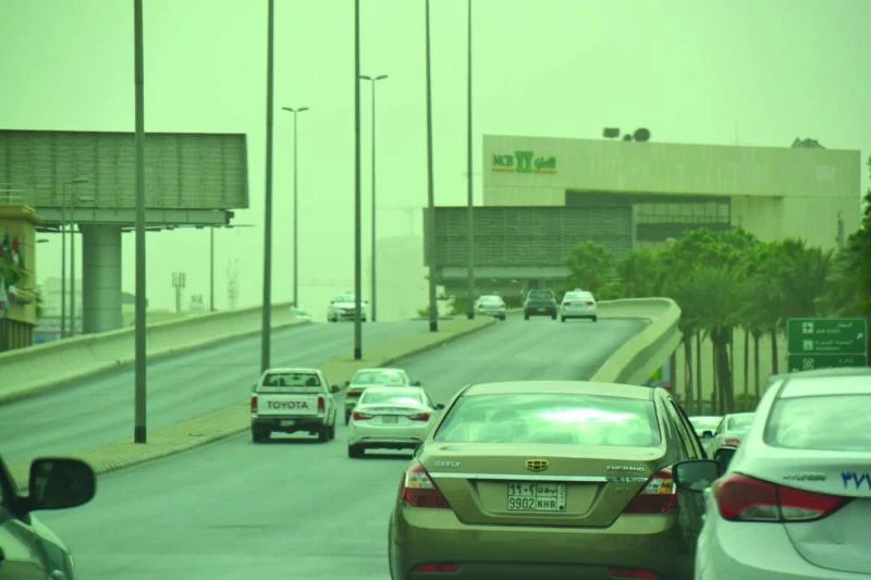 Dust envelops Jeddah