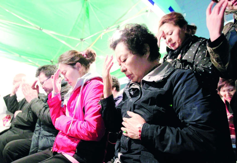 Submerged Korean ferry: 19 bodies pulled out