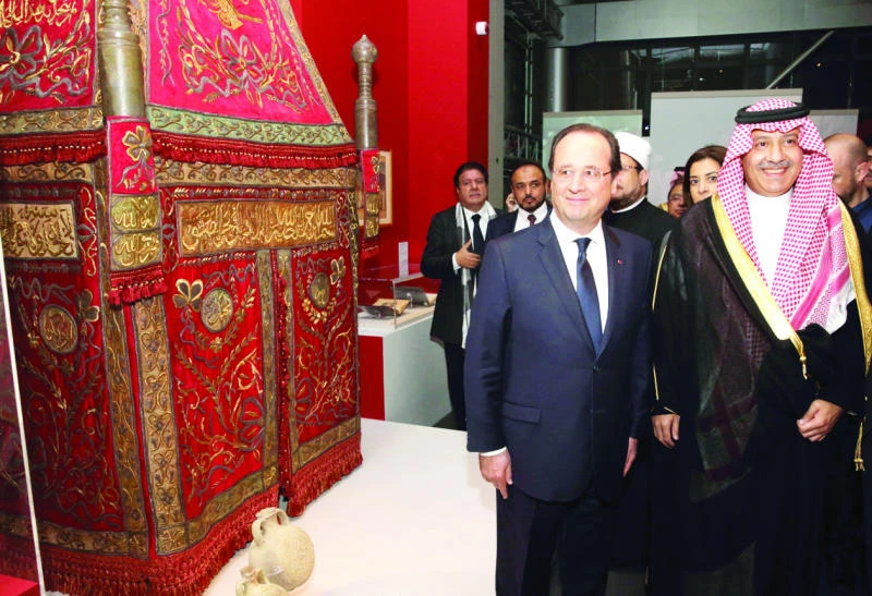 Hollande opens Haj show