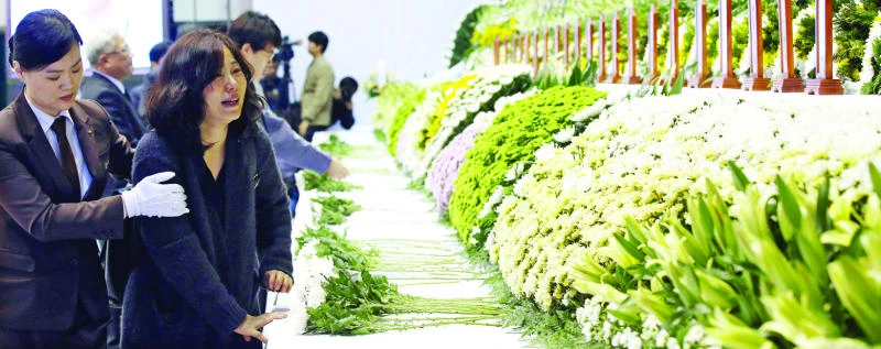 Grief at memorial for Korea ferry student victims