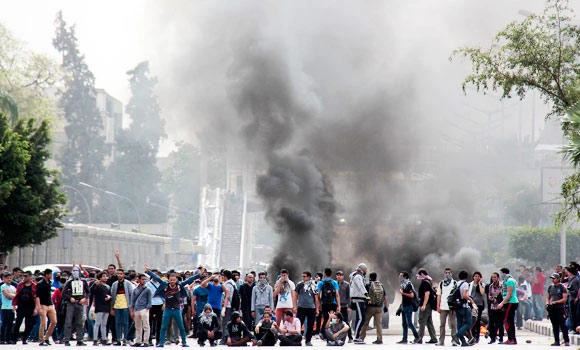 Bomb kills police general in Cairo