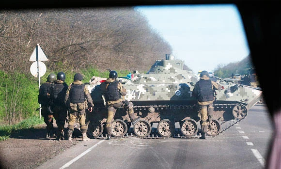 Ukraine launches deadly assault on rebel-held towns