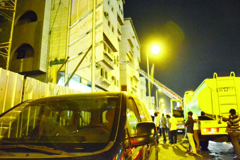 Old Jeddah building catches fire