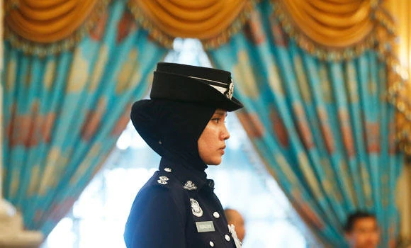 Malaysia arrests 9 for suspected terror links