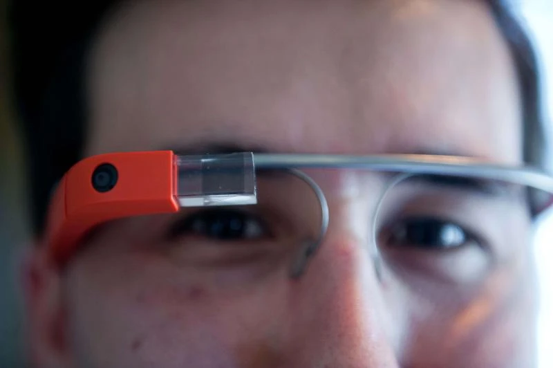 Google to sell Glass to bigger pool of consumers