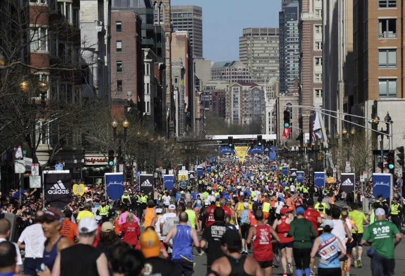 Thousands run Boston Marathon in show of defiance