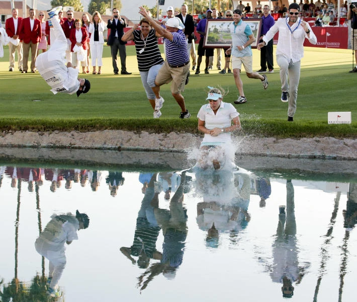 Thompson crushes field for first major title