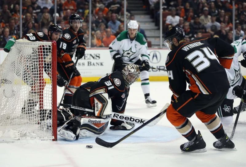 Ducks, Canadiens seize 2-0 series leads