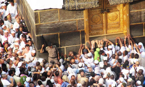 Visa ban on pilgrims from states hit by Ebola virus