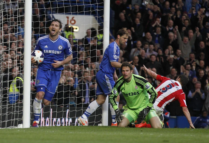 Chelsea grabs Euro boost with return to top