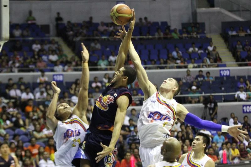 San Mig Coffee, Rain or Shine stay alive with victories