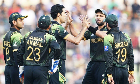 Picking seniors backfired, says Rashid Latif