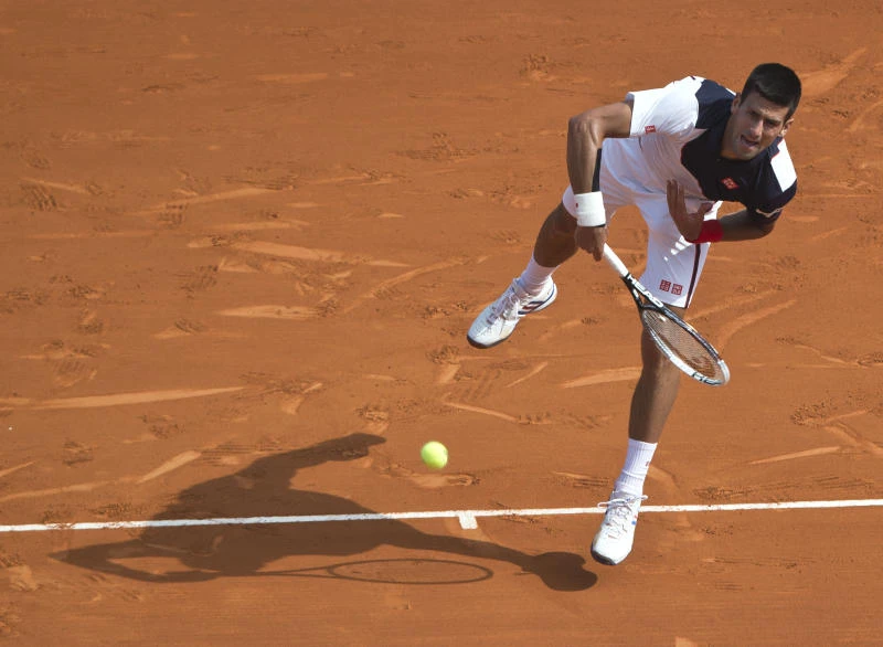 Djokovic strolls past Montanes in Monte Carlo