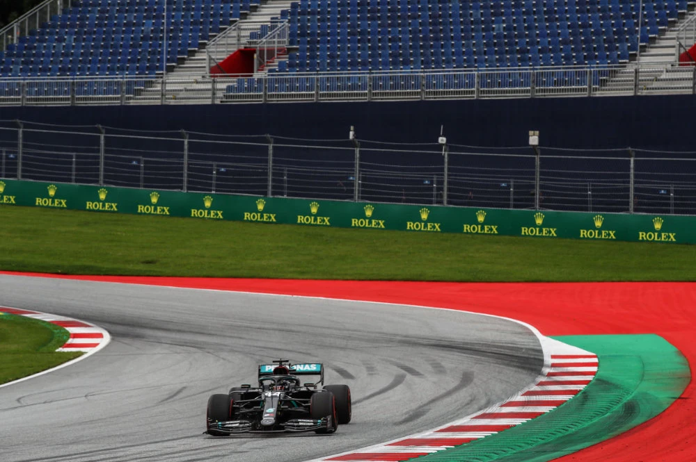 Hamilton pulls three-peat at Chinese Grand Prix