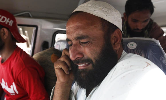 2 bombings kill 6 soldiers, seminarians in Pakistan