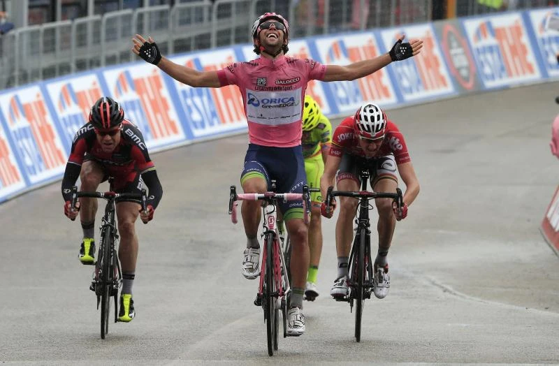 Matthews retains Giro as Evans lurks