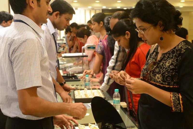 Gold rises to three-week high on haven demand amid Ukraine havoc