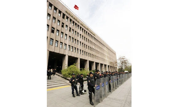 Turkey drops case against 60 people in graft probe