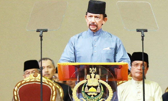 Brunei sultan pushes ahead with Islamic law