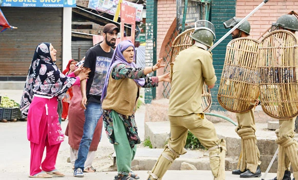 Violence mars polls in Kashmir