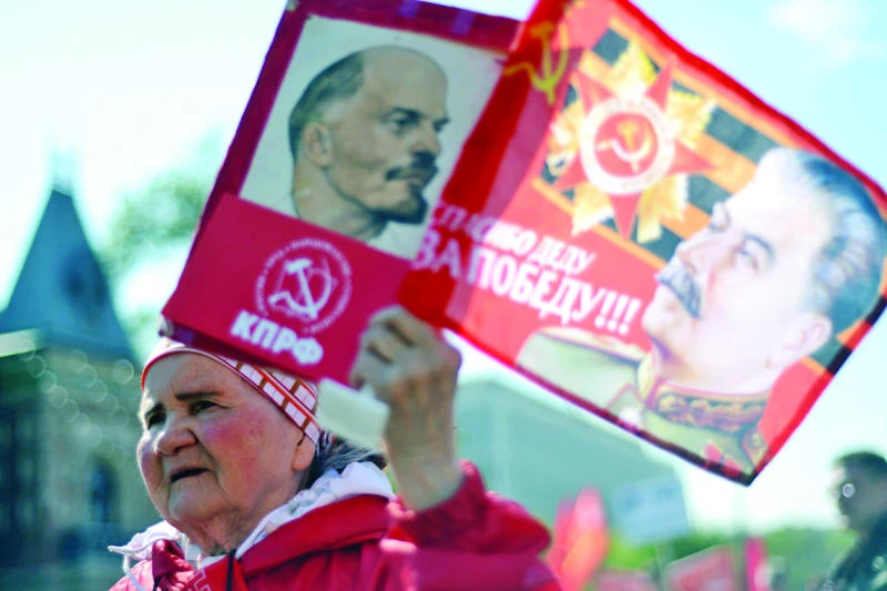Exhibit explores Lenin, Stalin personality cults