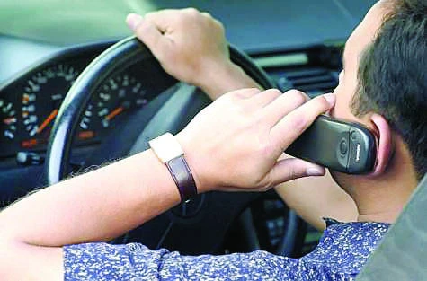 Riyadh gets tough with cell phone-using drivers