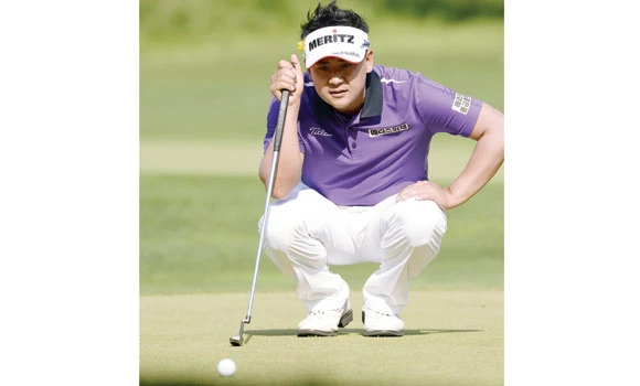 Parks battle for Maekyung Open title