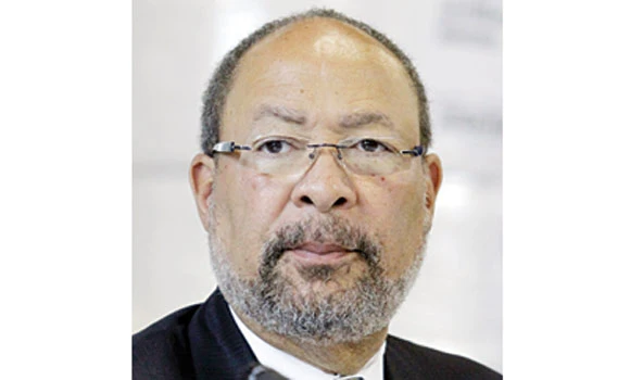 NBA picks Dick Parsons as interim Clippers CEO