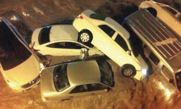Makkah floods: Governor leads relief efforts