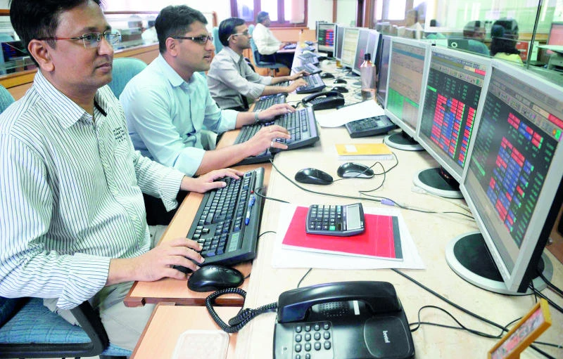 India records weak output, rising inflation