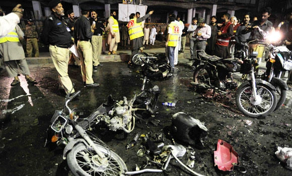 16 injured in bombing near Islamabad